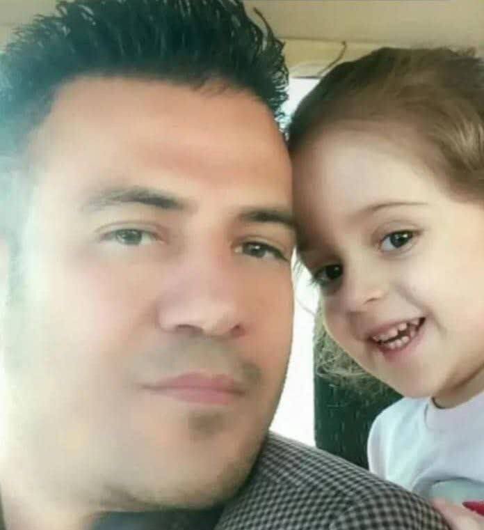 تصویری سوزناک از شهید حقیقت به همراه فرزندش که توسط جیش‌الظلم به شهادت رسید