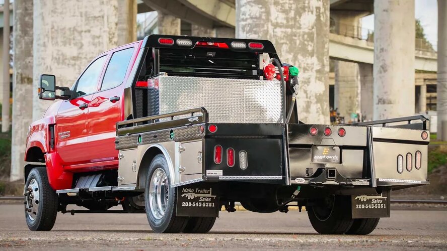 شورلت سیلورادو 4500HD، کامیونت آمریکایی با توان یدک‌کشی ۱۷ تن!