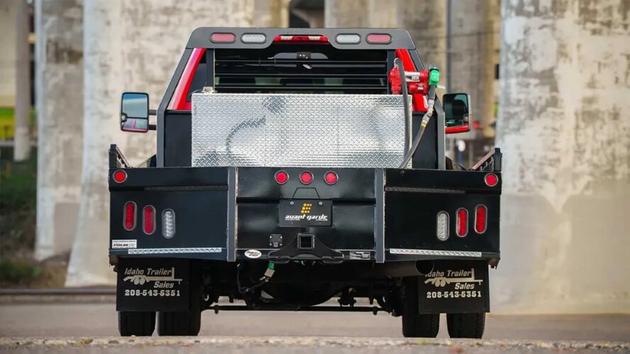 شورلت سیلورادو 4500HD، کامیونت آمریکایی با توان یدک‌کشی ۱۷ تن!