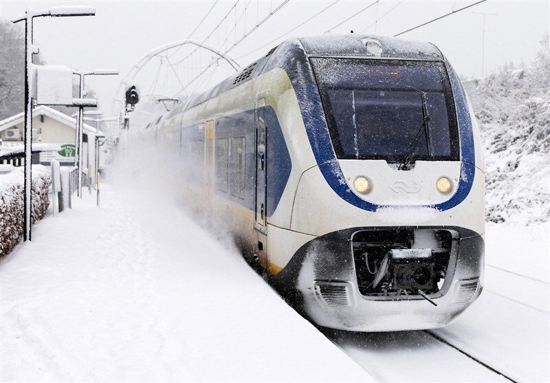 برف و یخبندان در فرانسه پنج قربانی گرفت