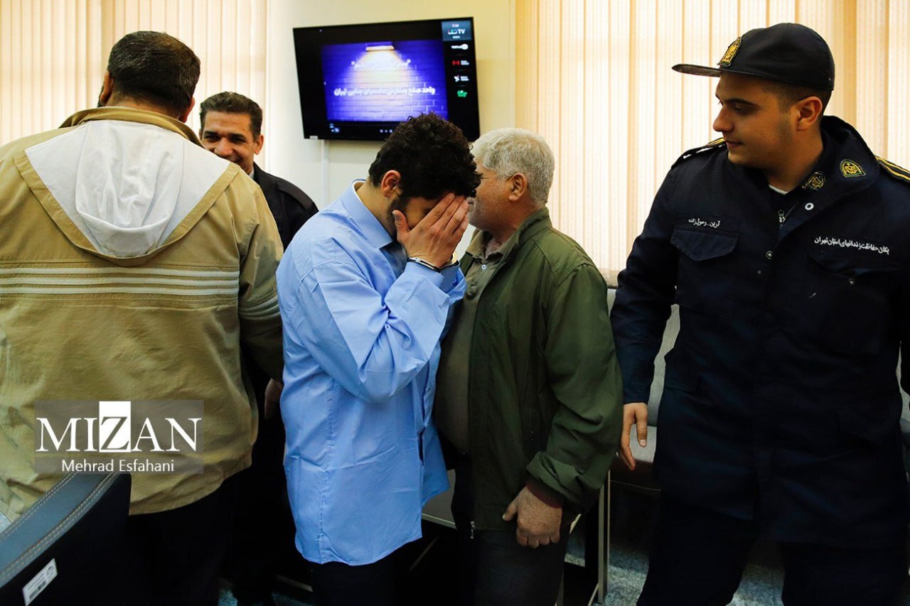 عکس/ مراسم گذشت از قصاص متهم ردیف اول پرونده قتل «امیرمحمد خالقی»