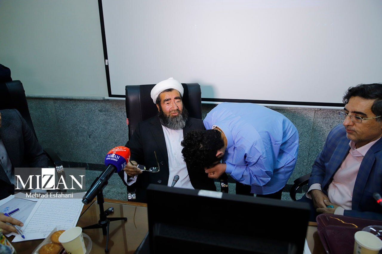 عکس/ مراسم گذشت از قصاص متهم ردیف اول پرونده قتل «امیرمحمد خالقی»