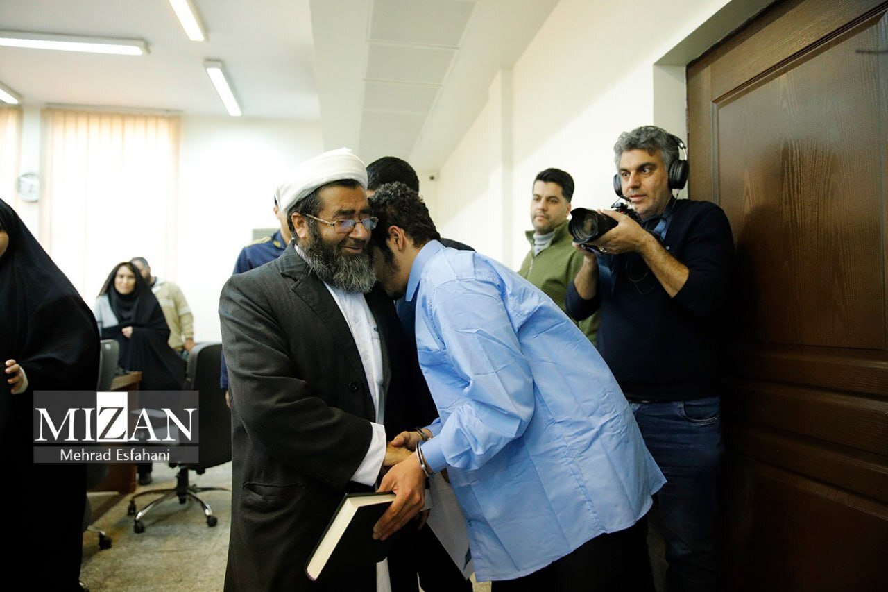 عکس/ مراسم گذشت از قصاص متهم ردیف اول پرونده قتل «امیرمحمد خالقی»