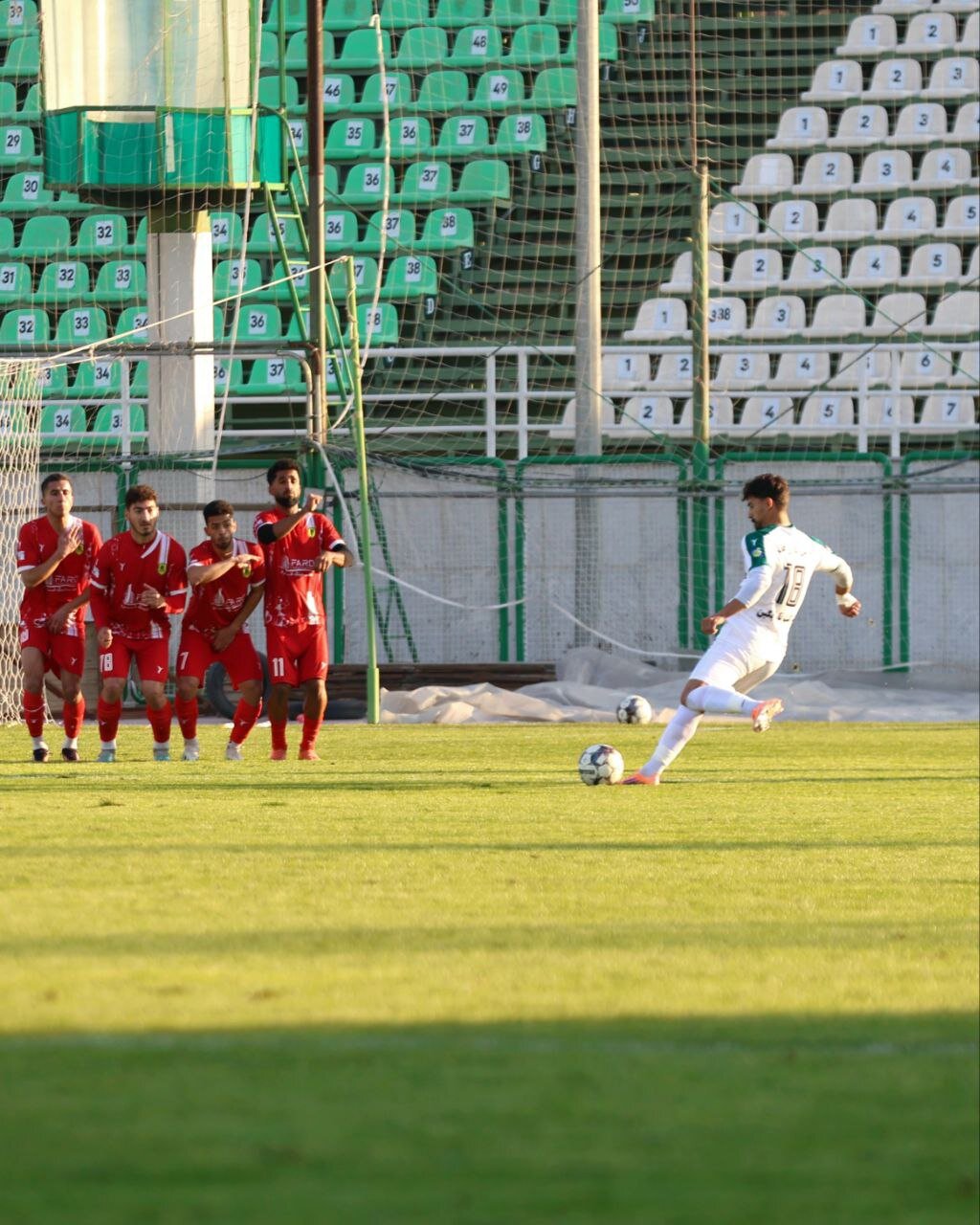 پایان 10 ماه دوری مهاجم استقلالی از میادین