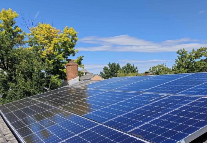 پنل های خورشیدی شهر بیشتر می شود