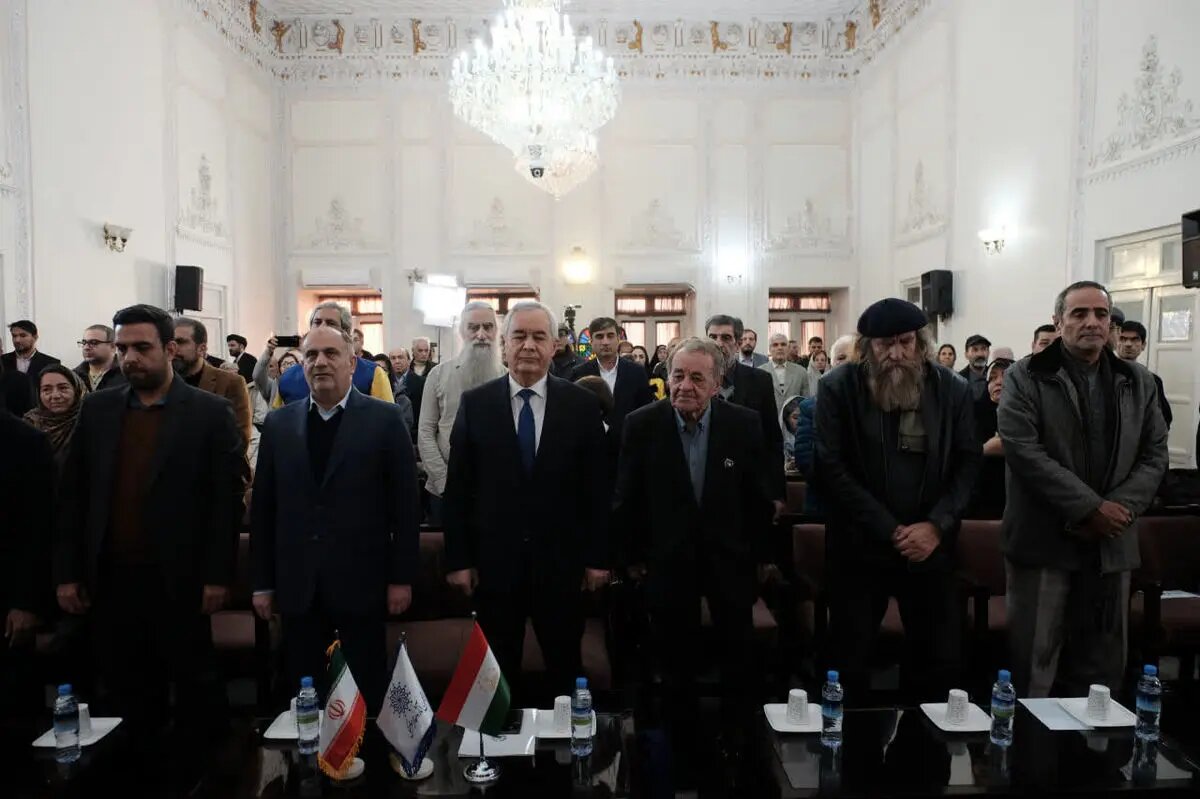 رودکی اقتدار زبان فارسی را بازگرداند