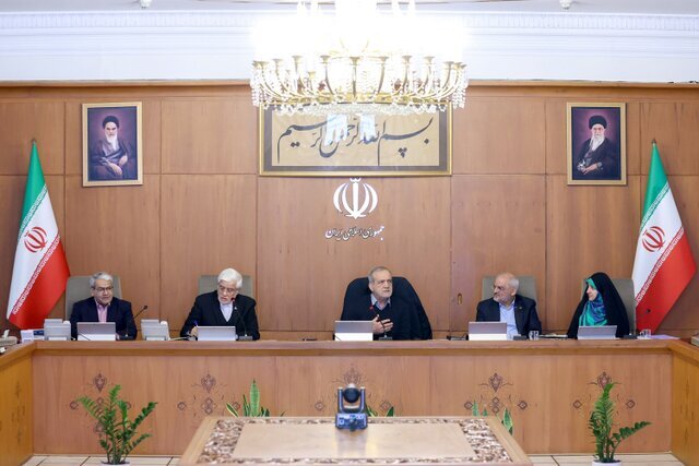 پزشکیان: مقابله جدی و همهجانبه با فساد و رانت ارزی مستمر در دستور کار باشد