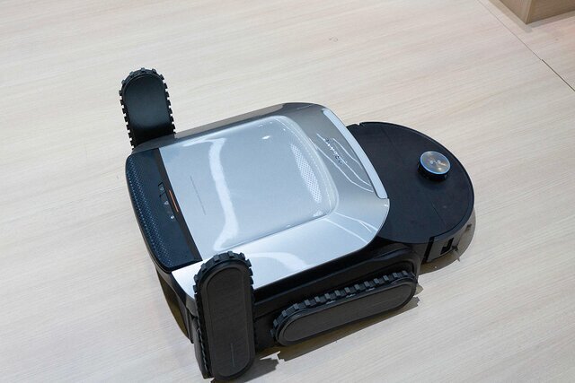 جاروبرقی رباتیک با پاهای ترسناک!