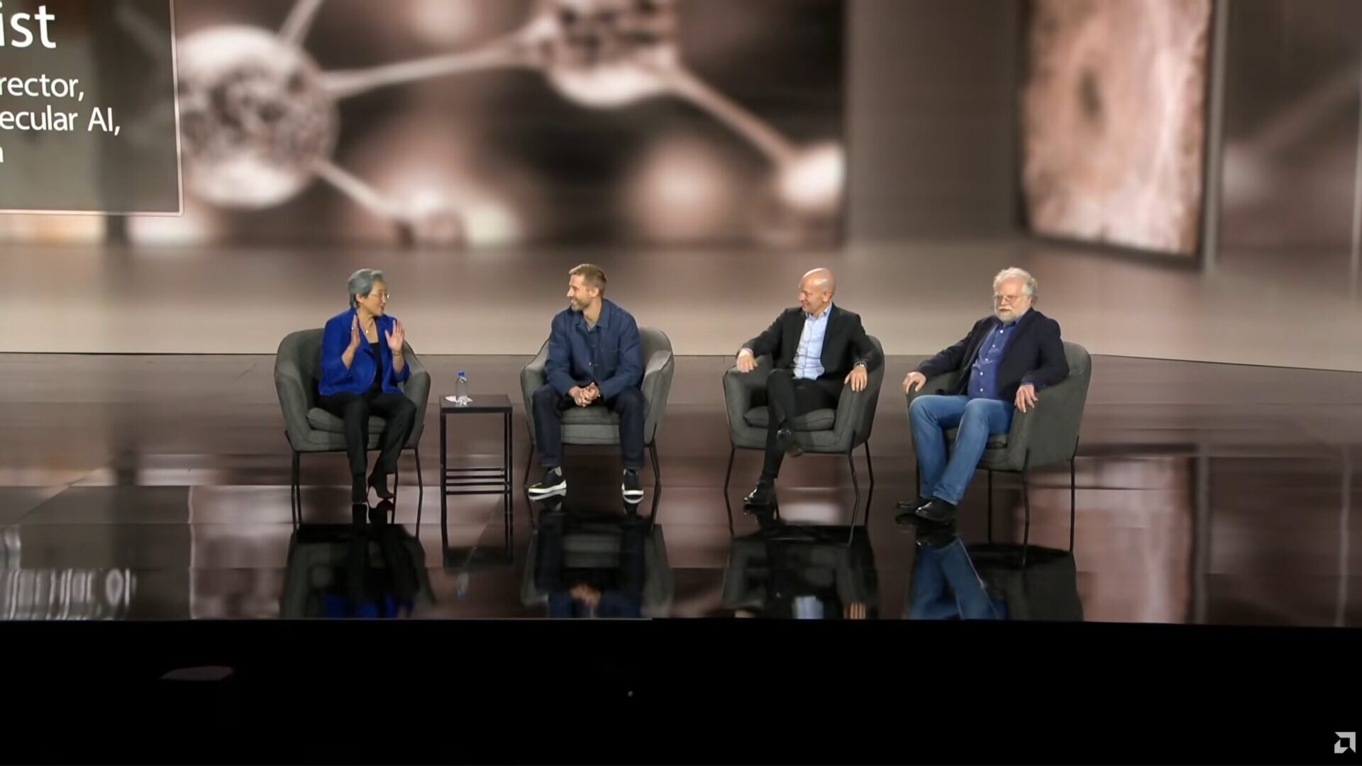 پژوهشگر ایرانی روی صحنه کنفرانس کلیدی «AMD»