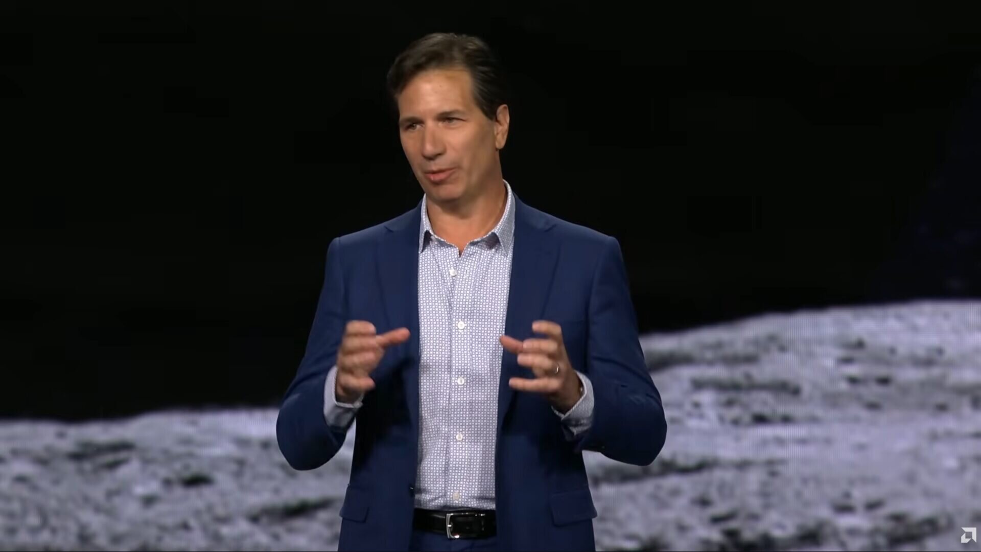 پژوهشگر ایرانی روی صحنه کنفرانس کلیدی «AMD»