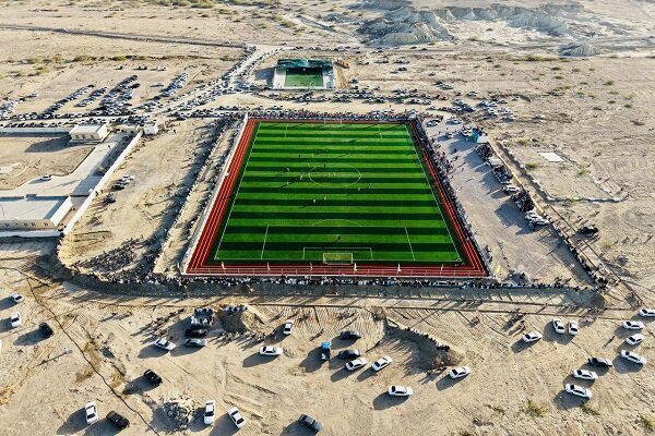 بهره‌برداری پانصدوسی‌اُمین زمین چمن مصنوعی بنیاد علوی در هرمزگان