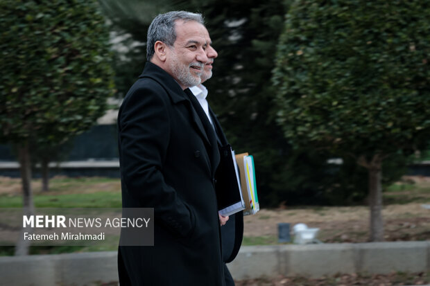 عراقچی: فردا عازم لبنان هستم