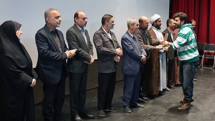 مستند سینمایی «ناخدا عباس» در بوشهر اکران شد