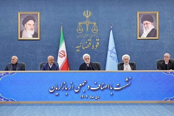 اژه‌ای: مبارزه با قاچاق و ساماندهی ته‌لنجی‌ها مطالبه بازاریان است