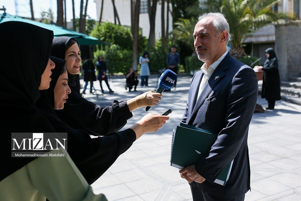 دولت هم‌زمان با کنترل قیمت‌ها، از تولیدکنندگان داخلی حمایت می‌کند