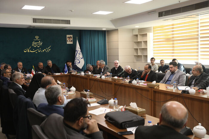 سازمان امور مالیاتی بر دریافت مالیات از مودیان بزرگ متمرکز شود