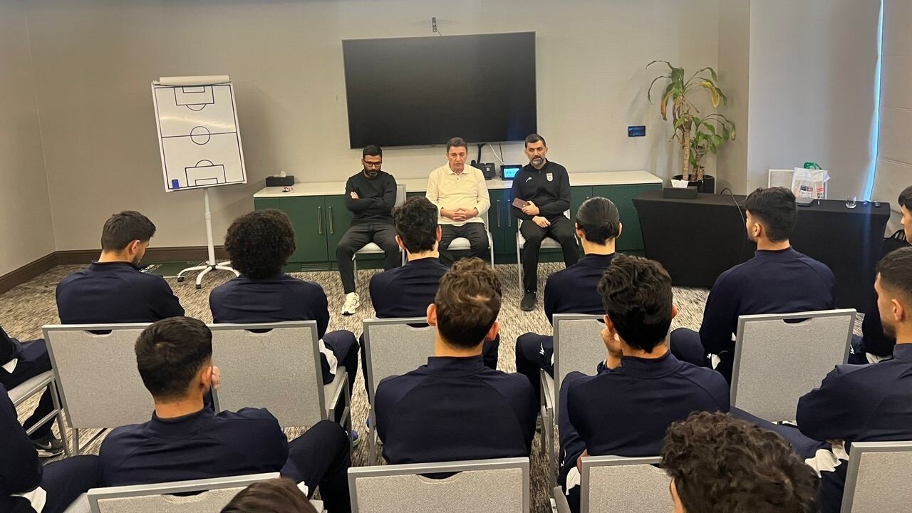 روانخواه: بازیکنان حرفهای تیم امید چکیده استعدادهای کشور هستند