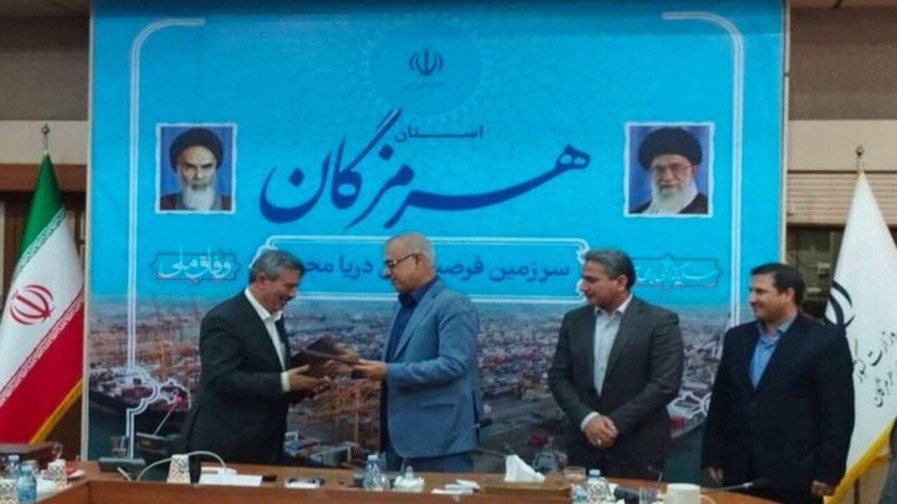 تفاهمنامه ۲۵.۵ همتی بنیاد علوی برای محرومیتزدایی و توسعه پایدار هرمزگان امضا شد