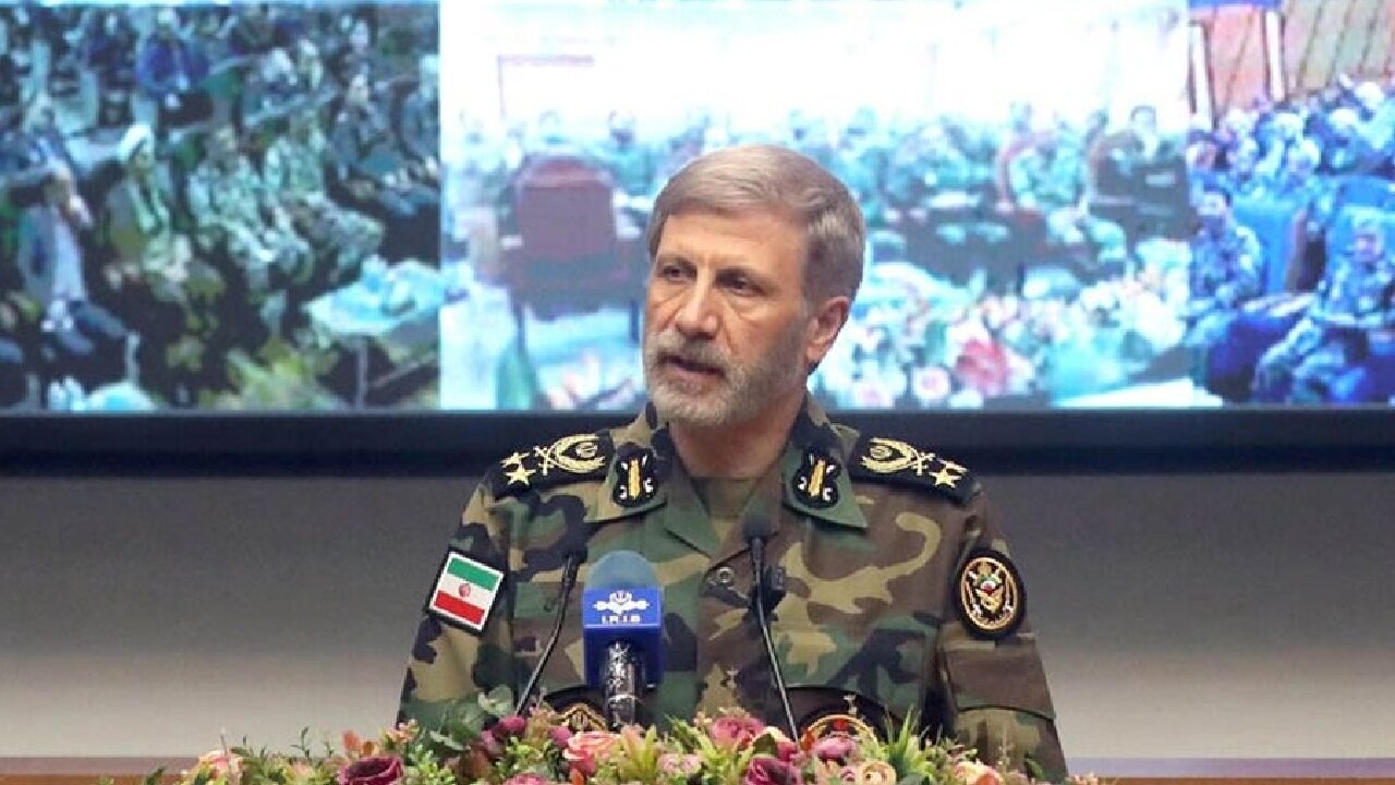 فرمانده کل ارتش: تهدید دشمنان را بدون پاسخ نمی‌گذاریم