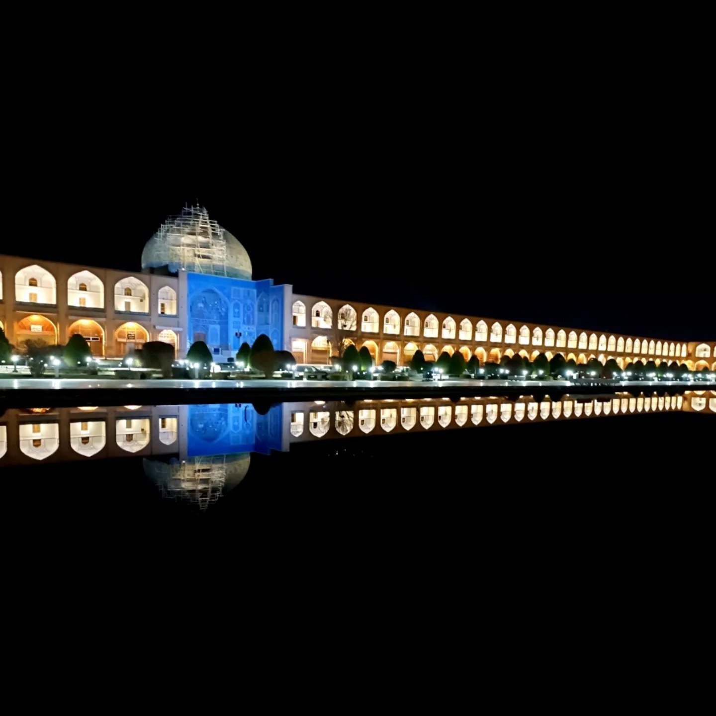 نقش جهان، در آینه‌ی آب