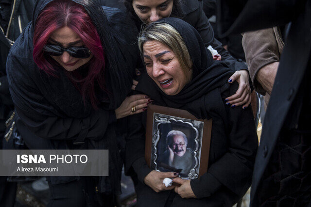 خاکسپاری سعید پیردوست/ گله از عدم حضور مهران مدیری و بچههای «شبهای برره»