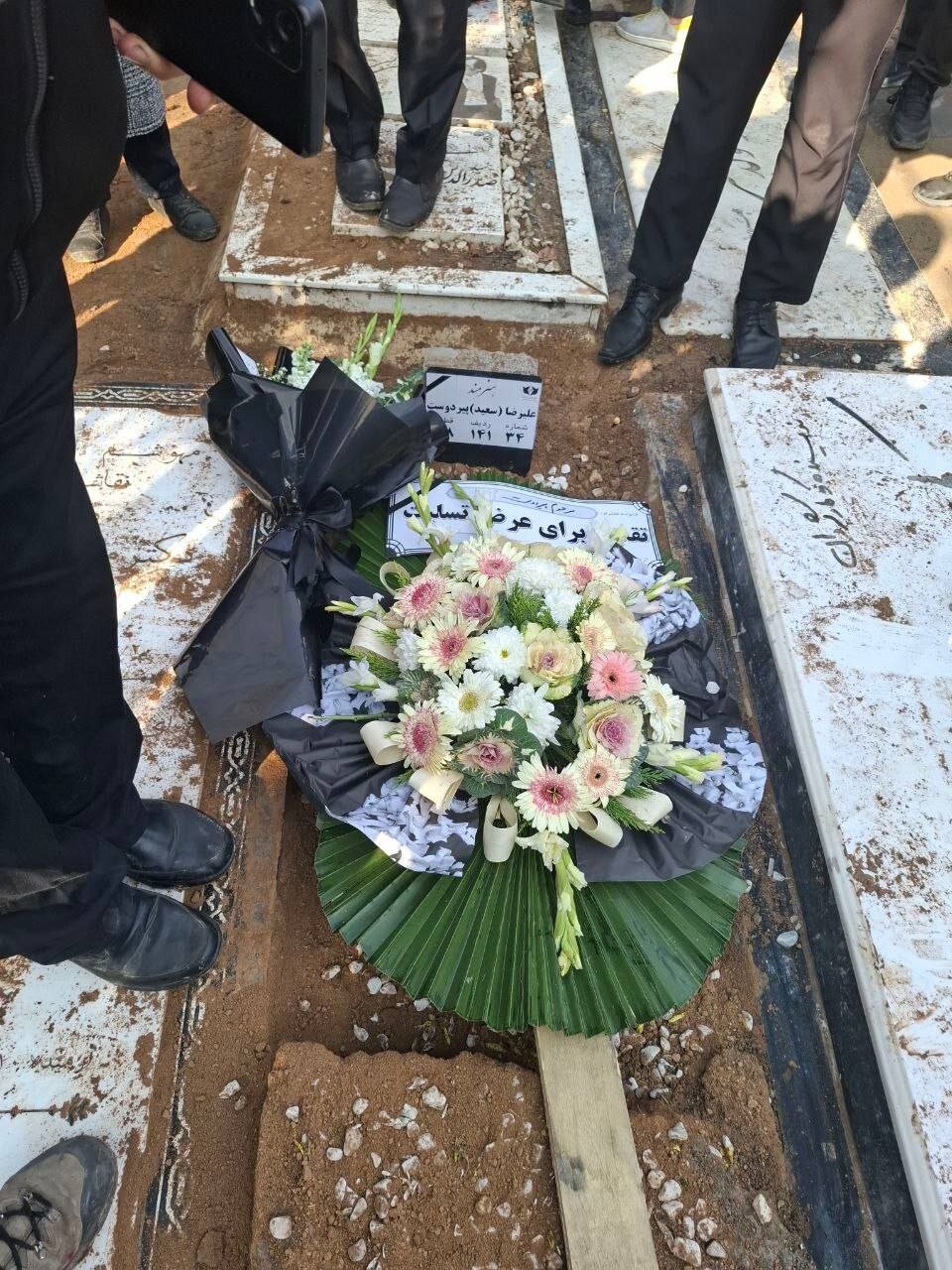 عکس/ خاکسپاری «سعید پیردوست» در قطعه هنرمندان