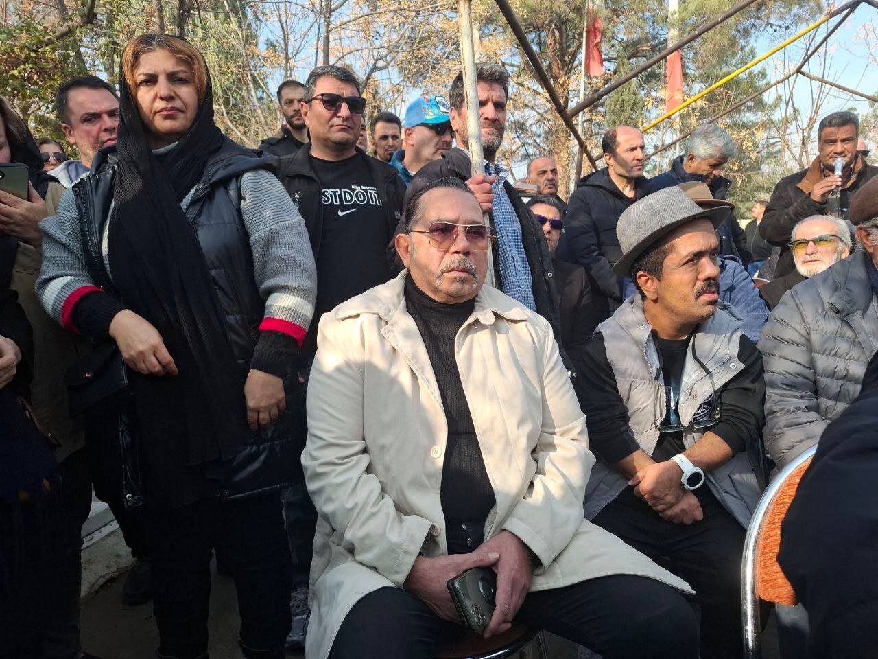 عکس/ خاکسپاری «سعید پیردوست» در قطعه هنرمندان