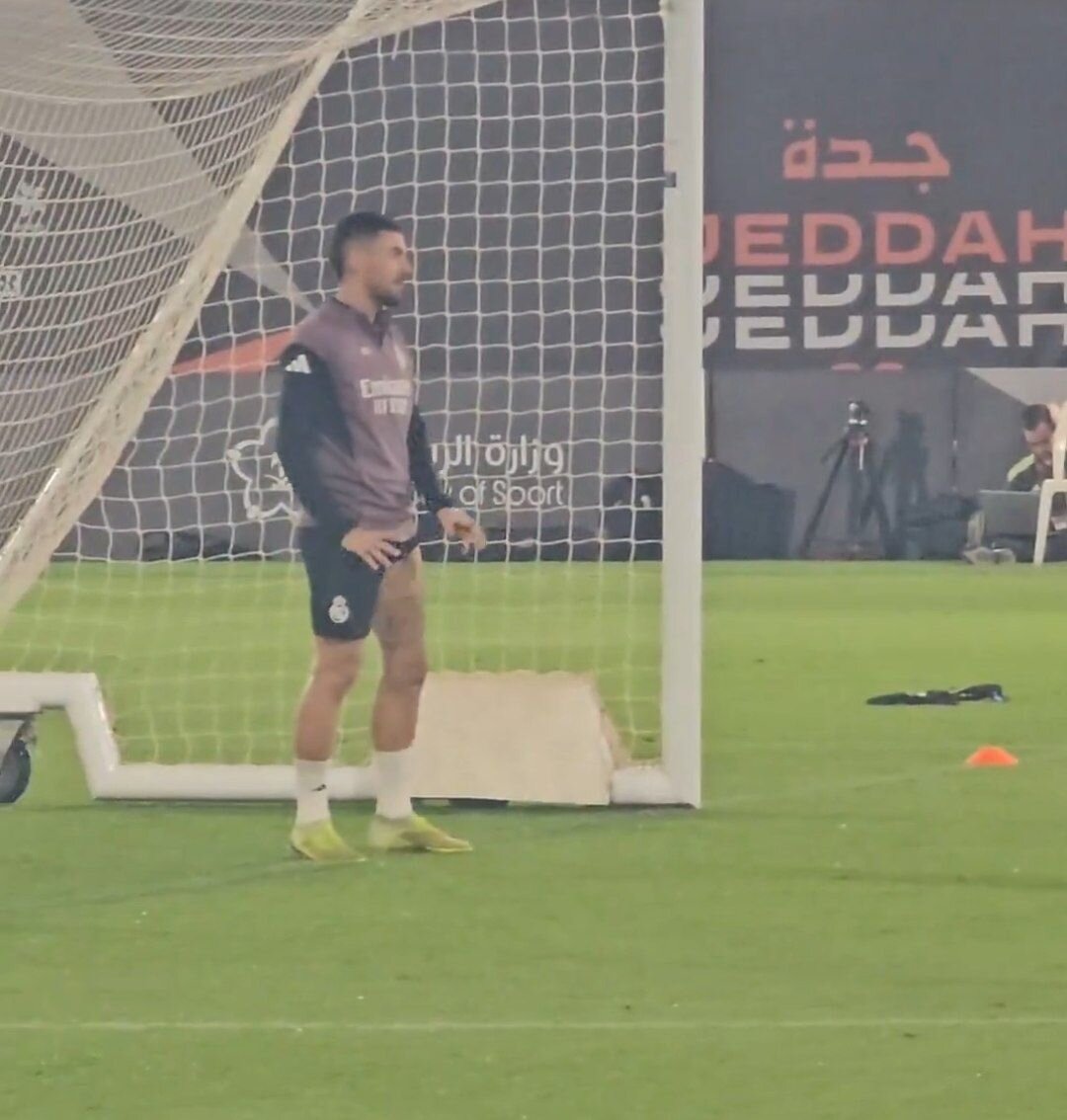 تمرین ستاره رئال مادرید در پست غیرعادی!