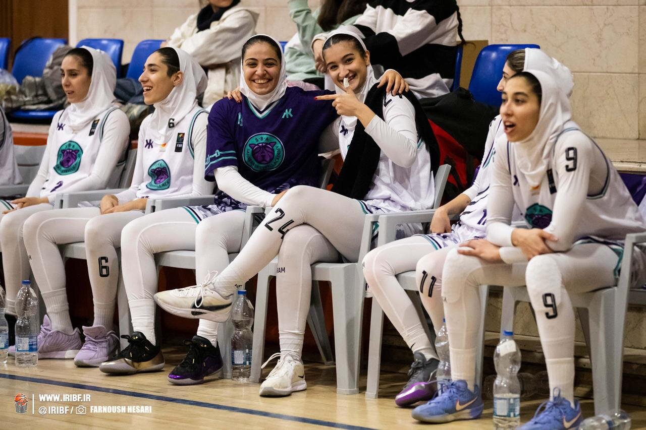 دیدار تیم‌های آکادمی سحر و آکادمی نیکا در هفته چهاردهم بسکتبال زنان