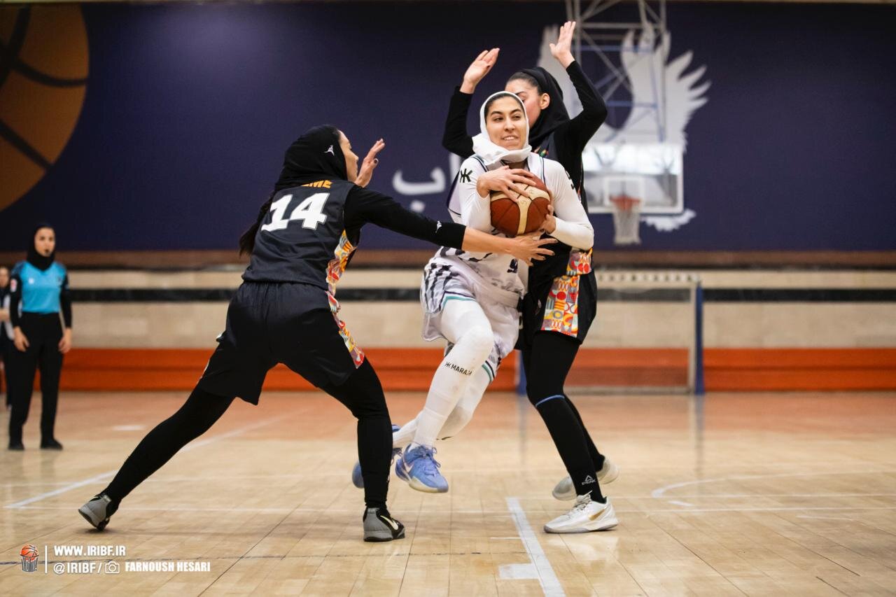 دیدار تیم‌های آکادمی سحر و آکادمی نیکا در هفته چهاردهم بسکتبال زنان