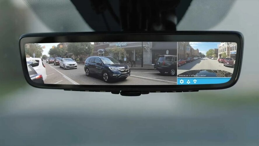 معرفی نسل جدید آینه دیجیتالی، یک کامپیوتر هوشمند بالای سر راننده!