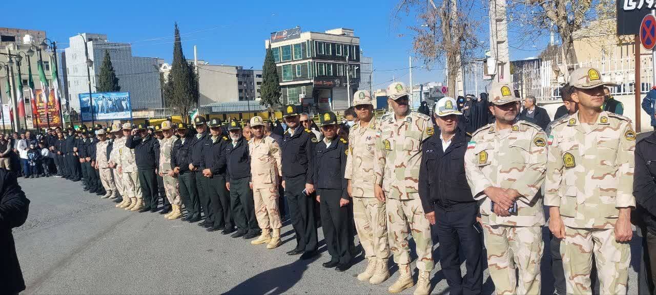 عکس/ تشییع پیکر شهید «احسان آقاجانی» با حضور مردم ایلام