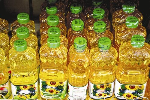 کشف احتکار بزرگ روغن خوراکی در ایران؛ محتکر دستگیر و تحویل مقامات قضایی شد