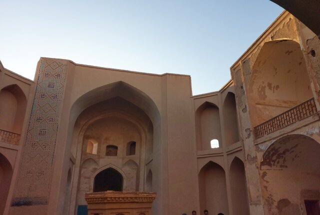 بازدید وزیر میراث از بقعه سلطان و مسجد بندرآباد در استان یزد
