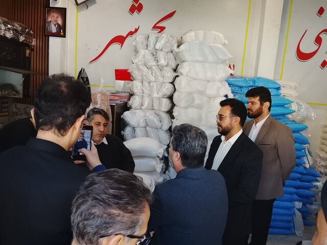 مدیرکل تعزیرات قم: فروش کالا بالاتر از قیمت درج شده به مردم تخلف است