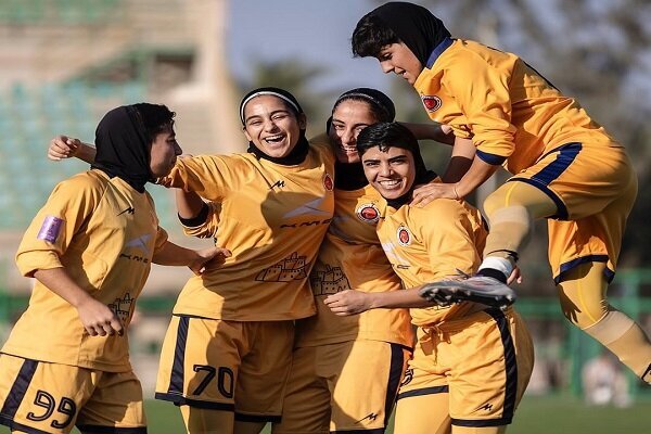 فوتبال زنان و چند پرسش در مورد یک تیم/ قهرمانیهای تکراری خوب یا بد؟