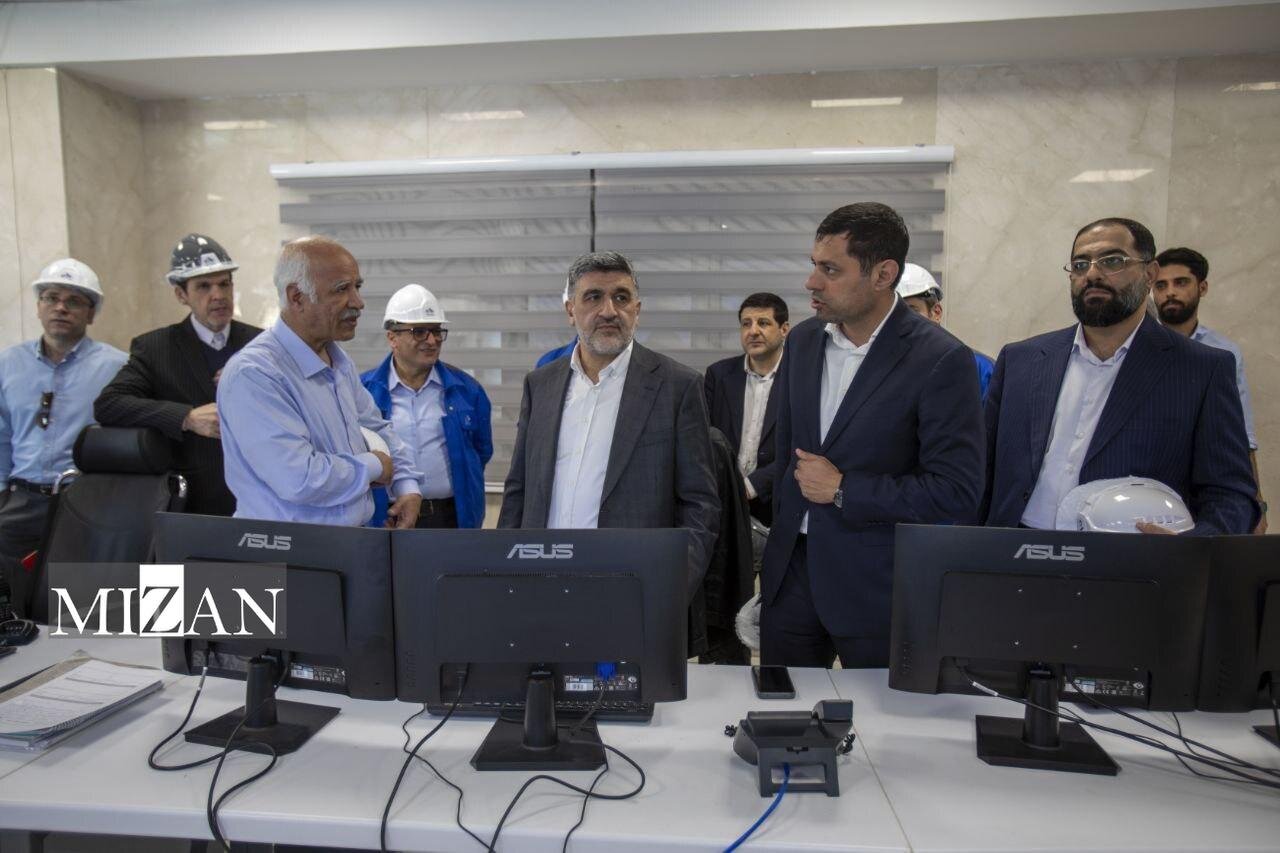 بازدید رئیس سازمان بورس از بزرگترین آبشیرینکن کشور/ تأکید صیدی بر نقش راهبردی شرکت آب آسیا در حل بحران آب