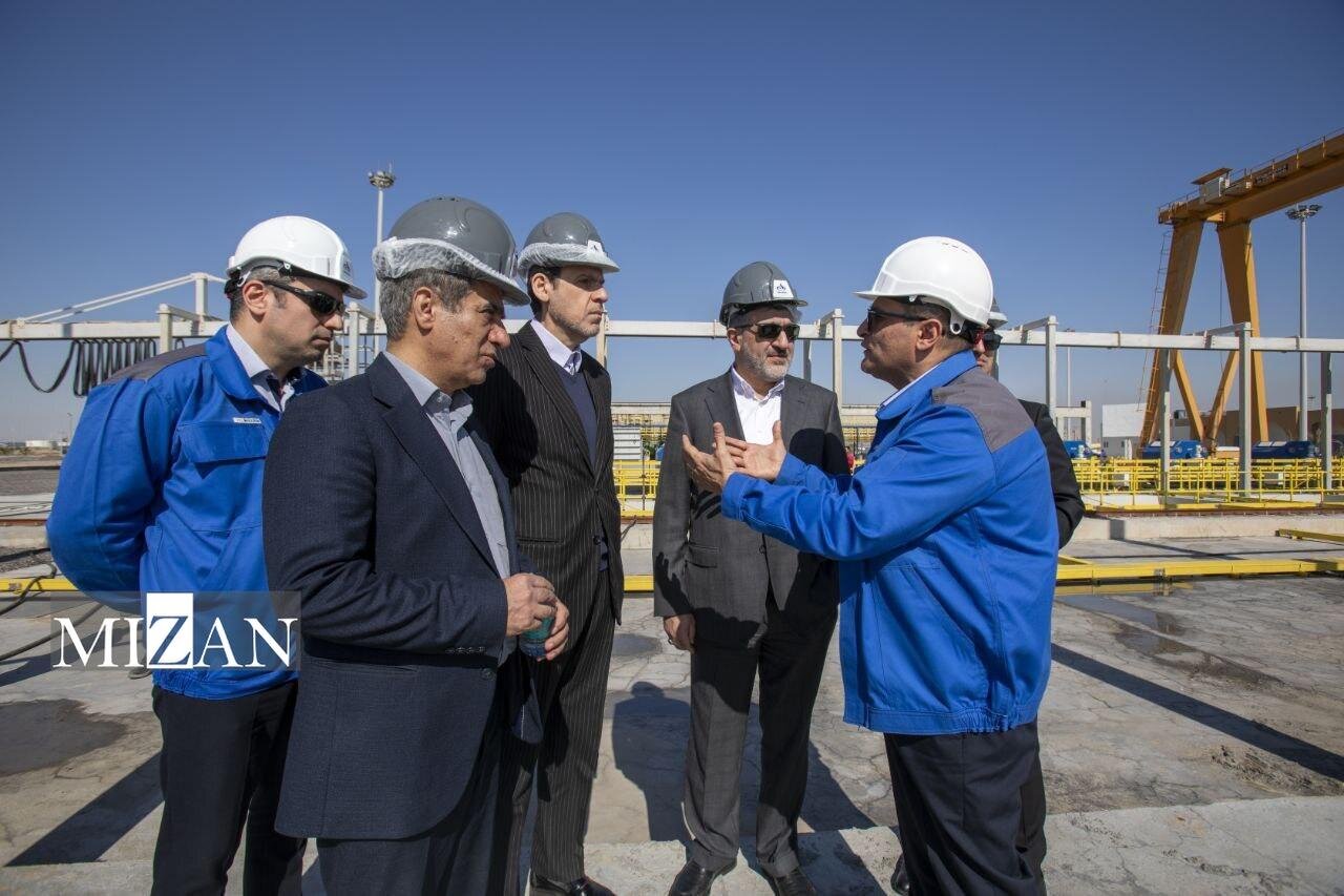 بازدید رئیس سازمان بورس از بزرگترین آبشیرینکن کشور/ تأکید صیدی بر نقش راهبردی شرکت آب آسیا در حل بحران آب