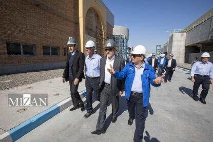 بازدید رئیس سازمان بورس از بزرگترین آبشیرینکن کشور/ تأکید صیدی بر نقش راهبردی شرکت آب آسیا در حل بحران آب