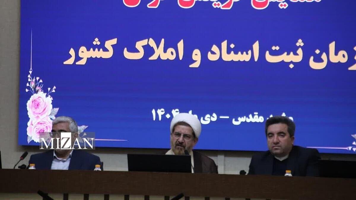 اسناد مالکیت رسمی تعدادی از ساکنان منطقه قلعه وکیل‌آباد شهر مشهد اهدا شد