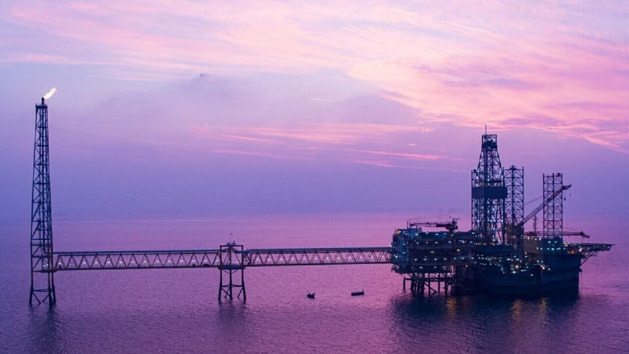 جذب ۷۰ همت منابع تازه برای پروژههای نفتی خلیجفارس/ آغاز مذاکرات برای پیش فروش ارز حاصل از صادرات