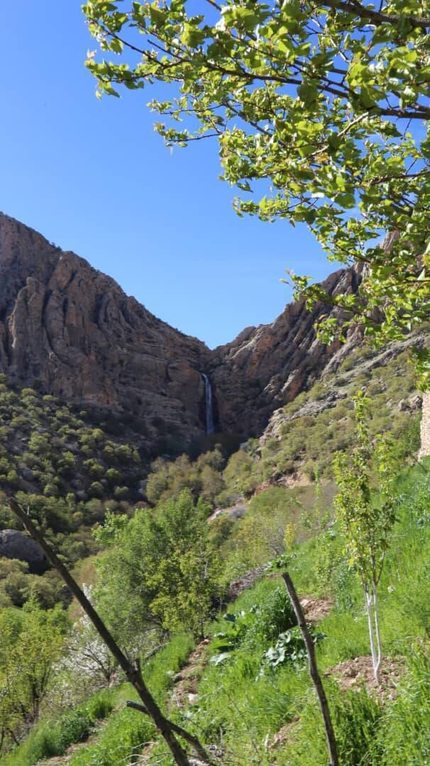 گلایه اهالی روستای بهرام بیگی از کم آبی آبشار فصلی + عکس