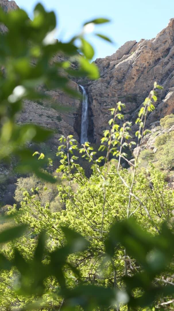 گلایه اهالی روستای بهرام بیگی از کم آبی آبشار فصلی + عکس