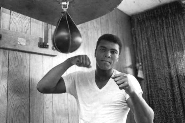 تقویم تاریخ/ زادروز محمد علی (کلی)