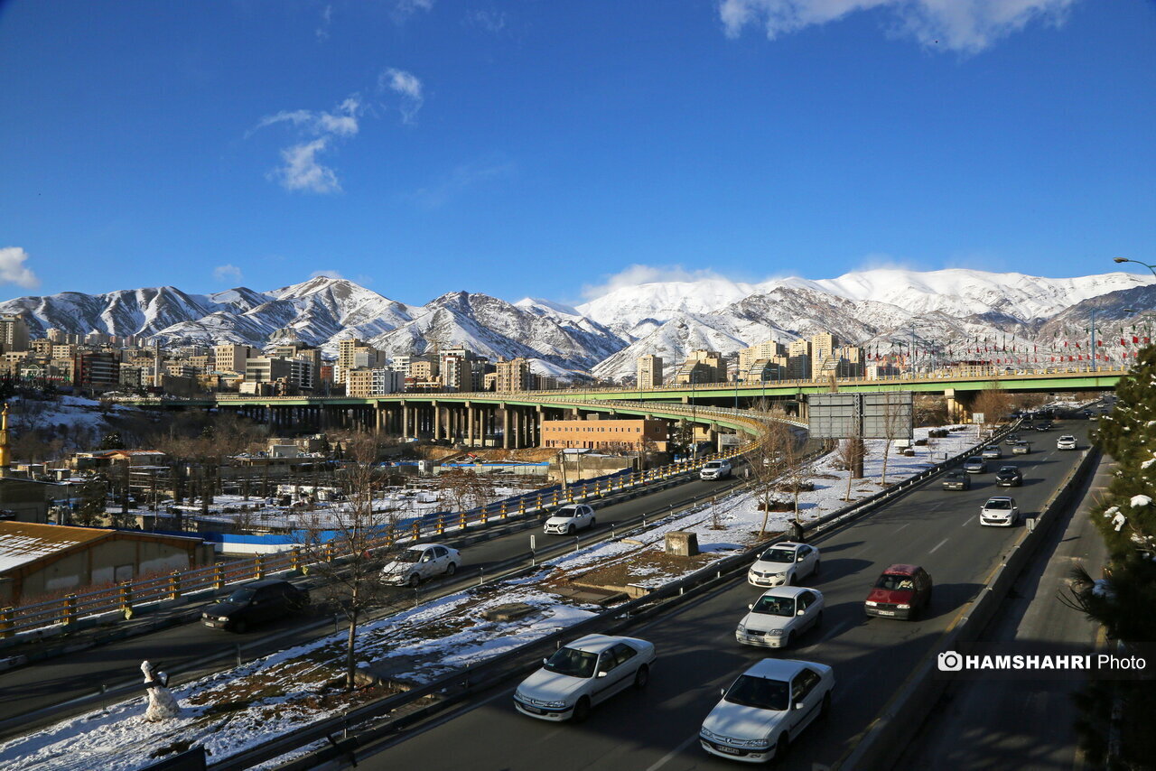 تصاویری از آسمان صاف و سیمای برفی شهر