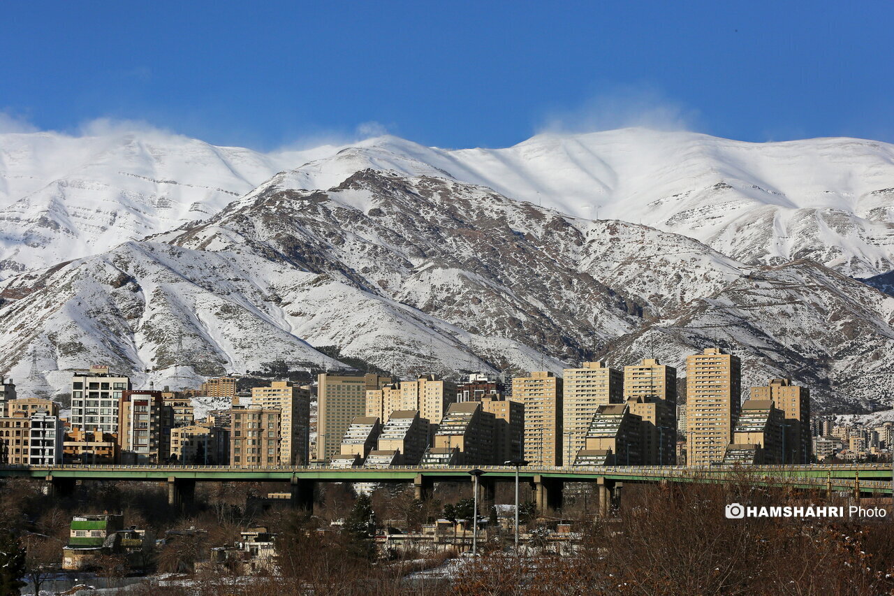 تصاویری از آسمان صاف و سیمای برفی شهر