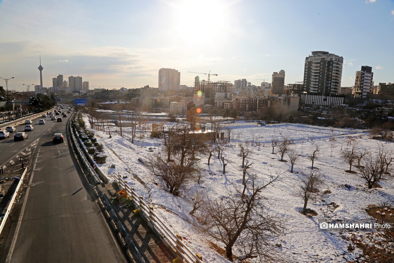 تصاویری از آسمان صاف و سیمای برفی شهر