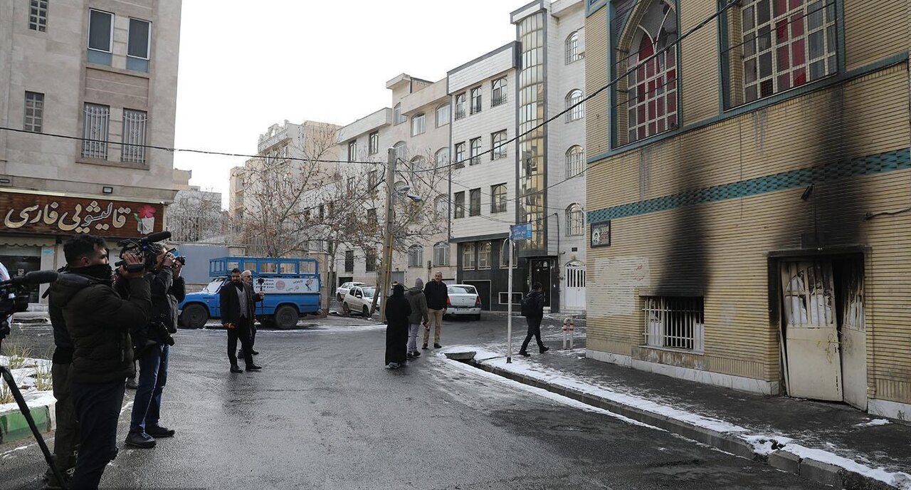 بازدید سفرا و خبرنگاران خارجی از آثار به‌جامانده آشوب‌ها بر پیکر شهر