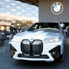 خودرویی که با احساسات شما تغییر رنگ میدهد! | اسرار پنهان در بدنه BMW های جدید