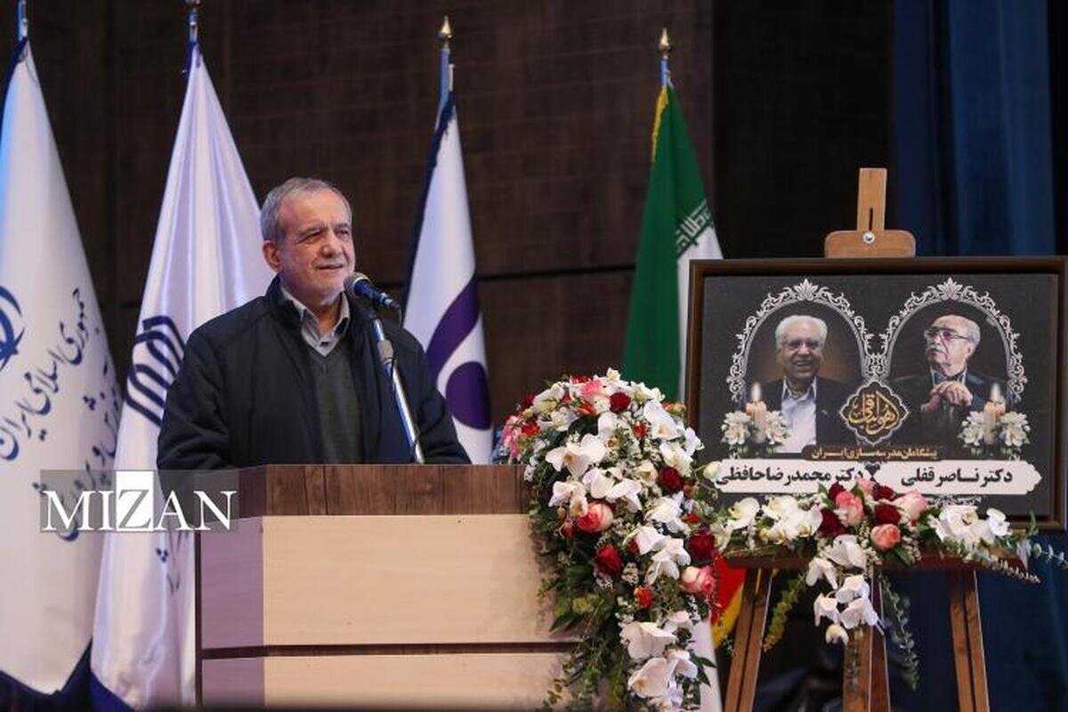 پزشکیان: به دنبال ایجاد تغییر و تحول در رفتار آموزشی، شیوه انتقال مفاهیم و آموزش آگاهانه هستیم